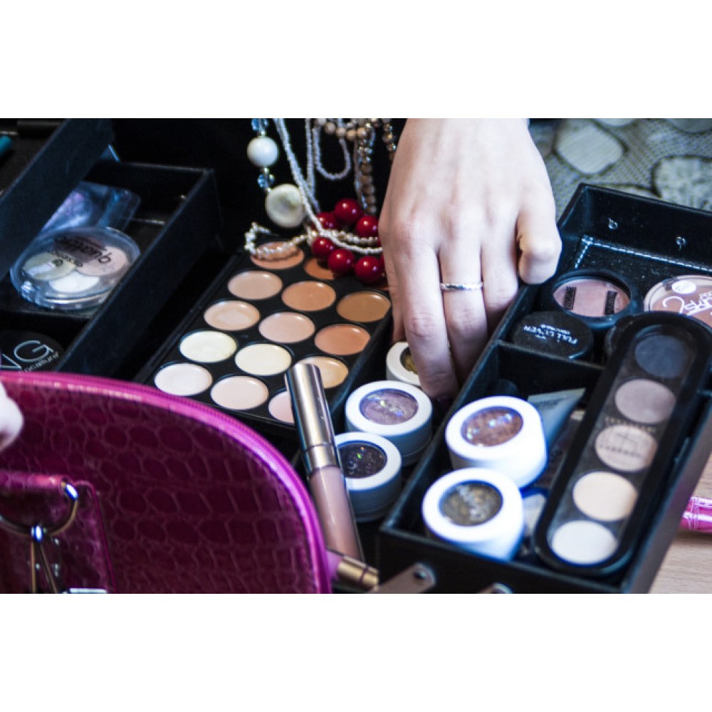 Козметична чанта -куфар за съхранение на гримове и четки Козметична чанта -куфар за съхранение на гримове и четки