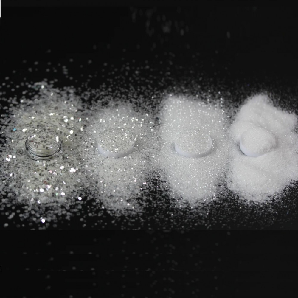 4 модела Декорации за маникюр в бяло