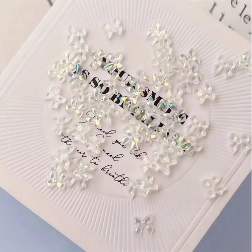 Нежни, бели панделки с холограмен ефект